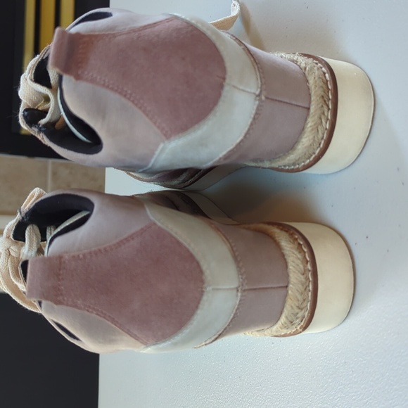Mi im, Dusty Rose hidden wedge sneaker. Size 8 - Picture 5 of 11